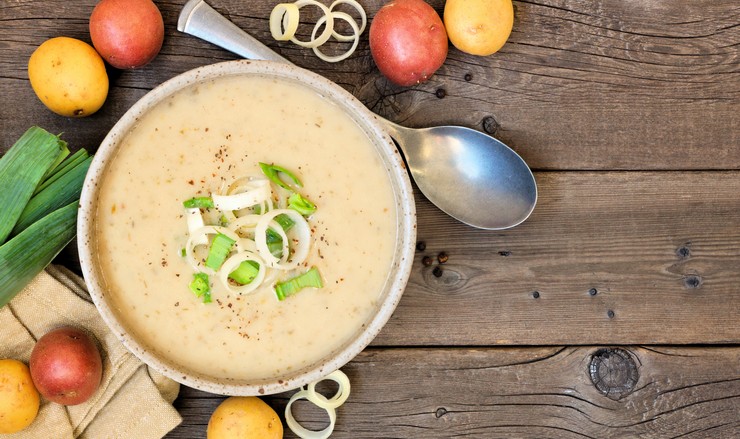 Creamy potato soup with smoked Parenyica